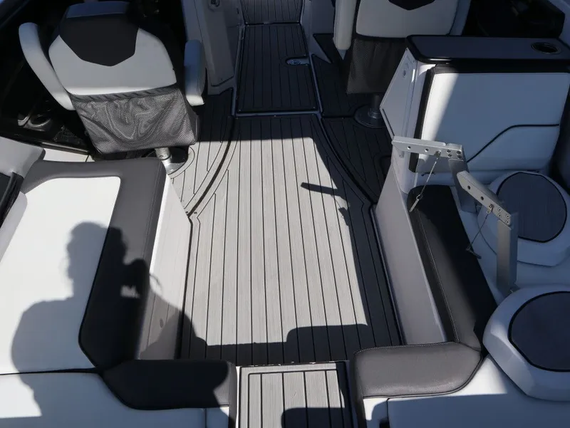 Slide: The Image of Yamaha 252S 2022 - 18