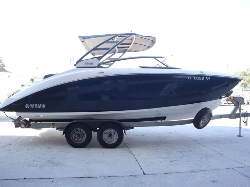 Slide: The Image of Yamaha 252S 2022 - 3