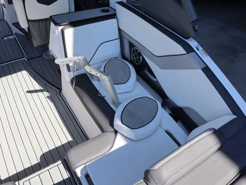 Slide: The Image of Yamaha 252S 2022 - 9