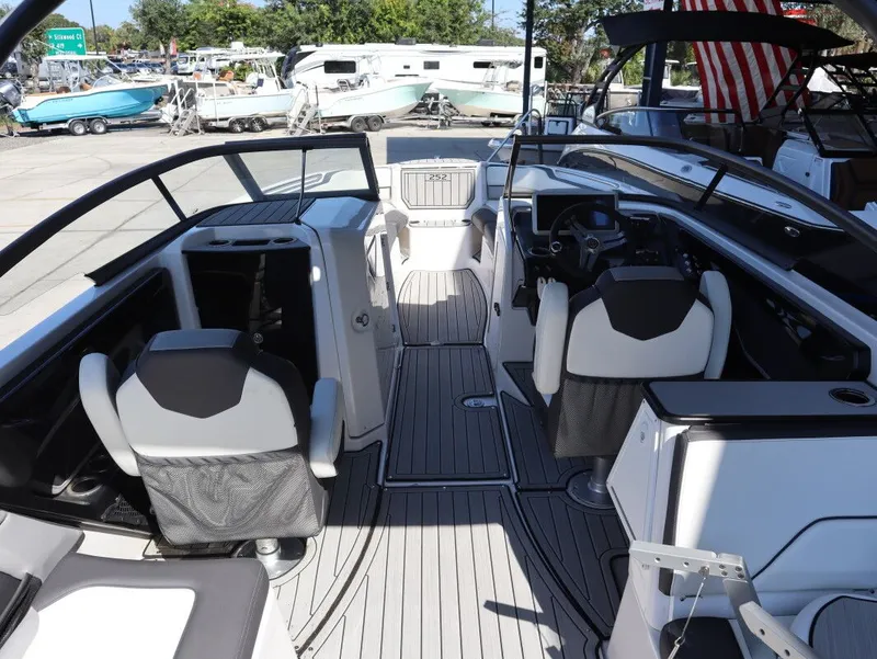 Slide: The Image of Yamaha 252SE 2022 - 10