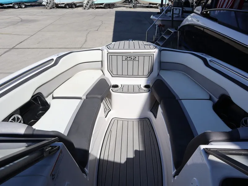 Slide: The Image of Yamaha 252SE 2022 - 15