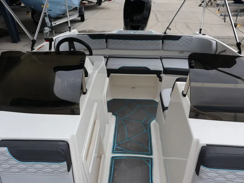 Slide: The Image of Bayliner Element M17 2023 - 12