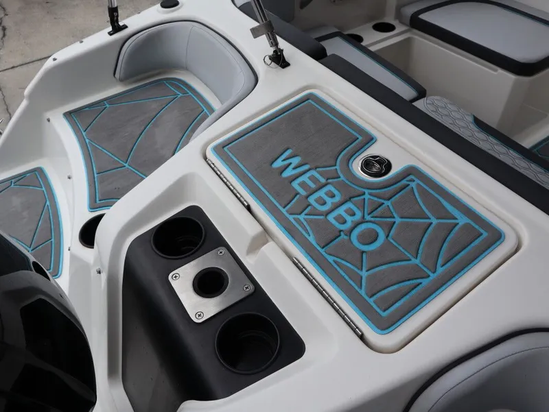 Slide: The Image of Bayliner Element M17 2023 - 7