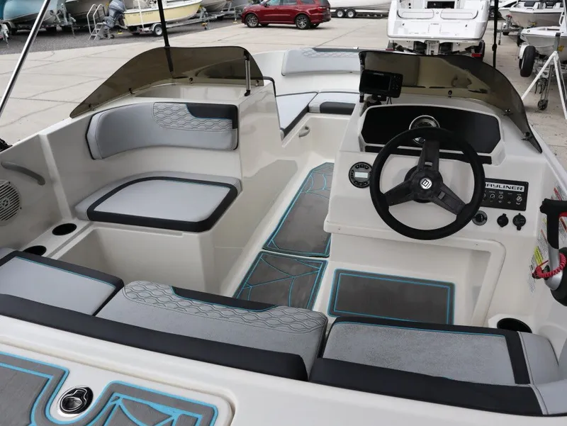 Slide: The Image of Bayliner Element M17 2023 - 8