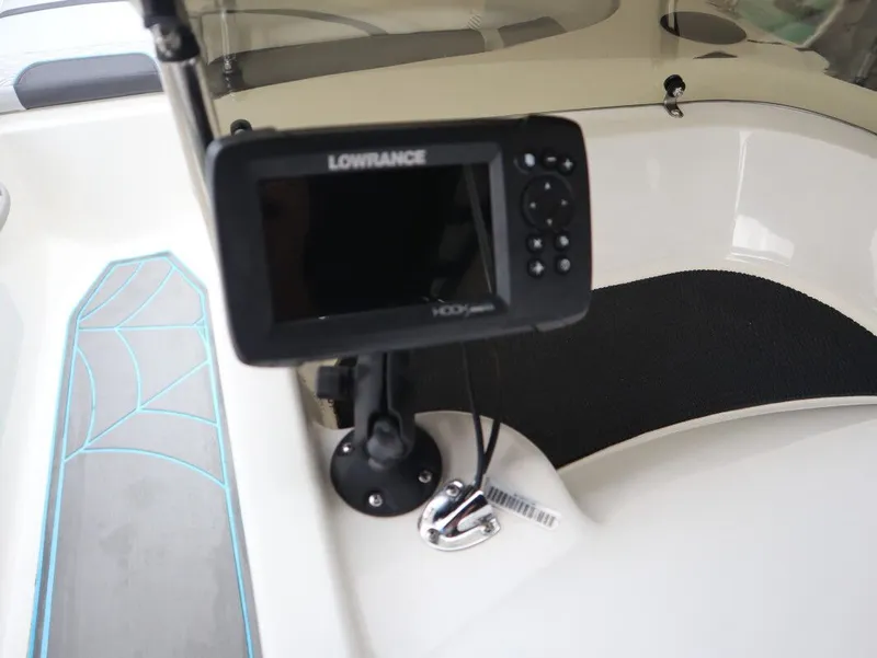 Slide: The Image of Bayliner Element M17 2023 - 9