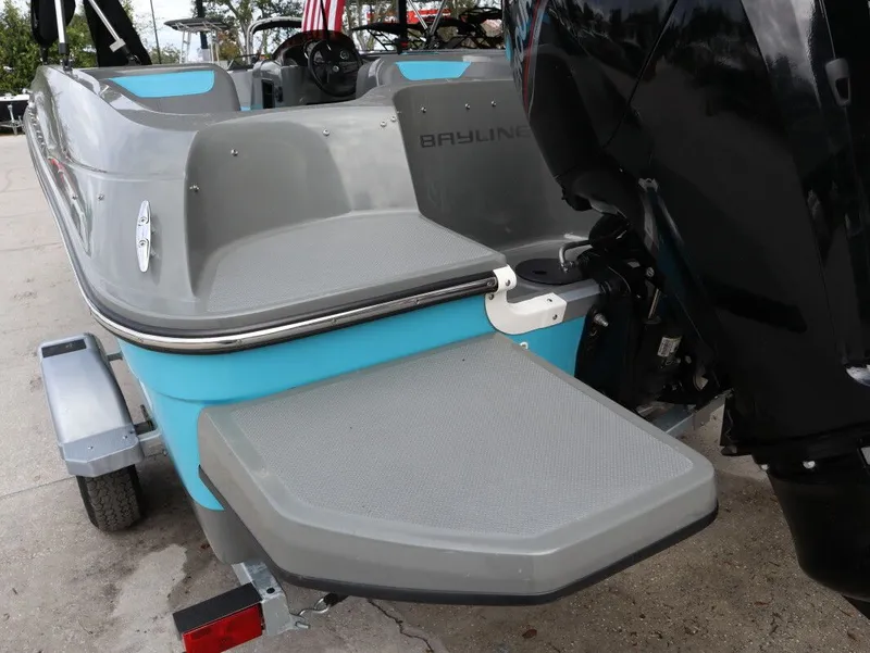 Slide: The Image of Bayliner Element E18 2022 - 7