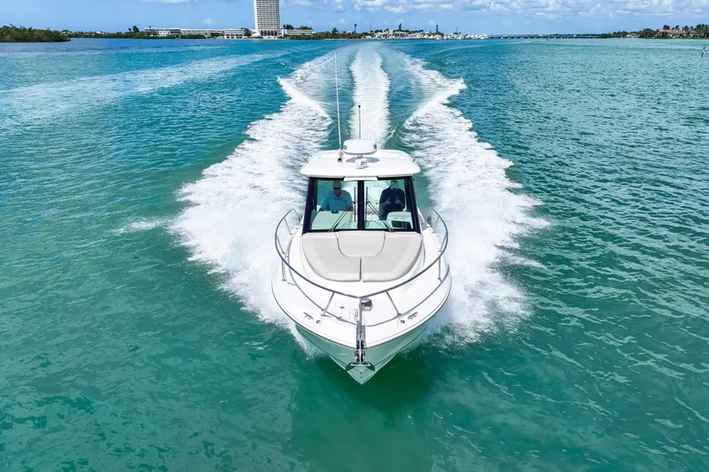 Slide: The Image of Boston Whaler 285 Conquest 2026 - 10