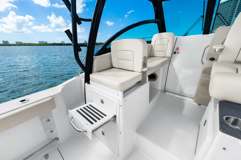 Slide: The Image of Boston Whaler 285 Conquest 2026 - 22