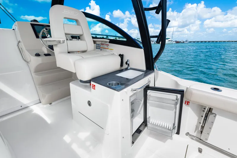 Slide: The Image of Boston Whaler 285 Conquest 2026 - 24