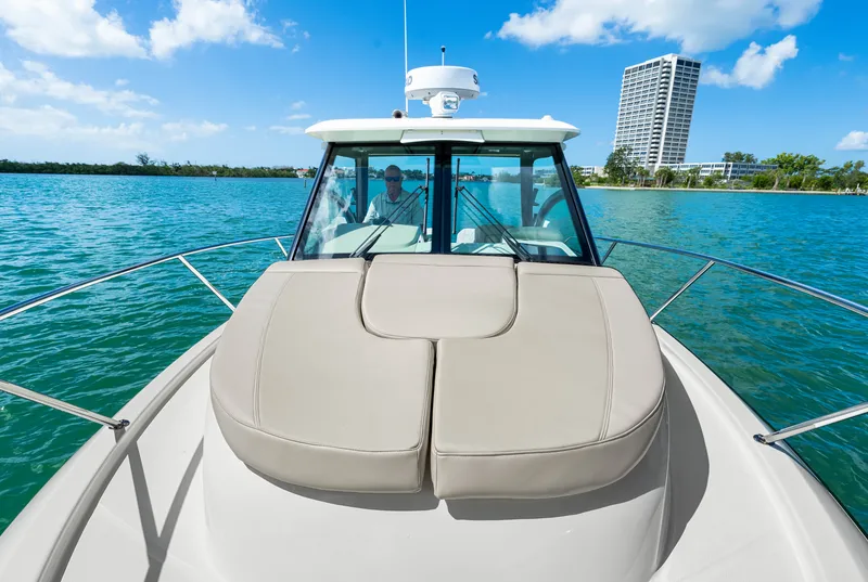 Slide: The Image of Boston Whaler 285 Conquest 2026 - 30
