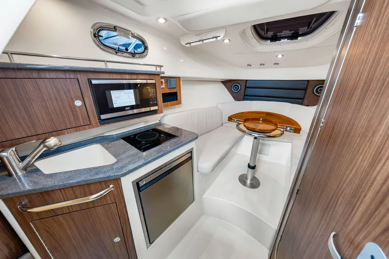 Slide: The Image of Boston Whaler 285 Conquest 2026 - 31