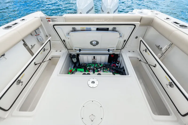 Slide: The Image of Boston Whaler 285 Conquest 2026 - 40