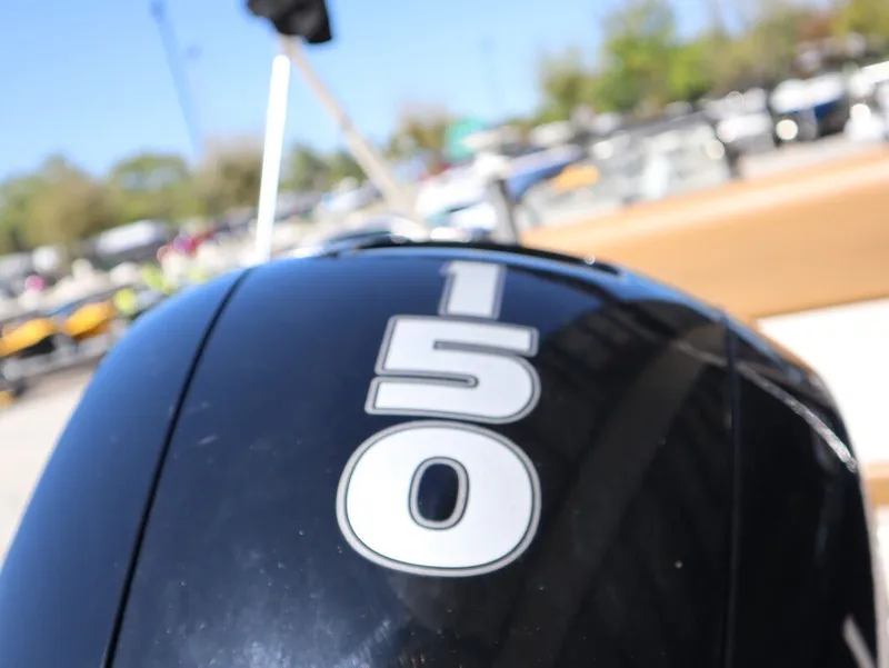 Slide: The Image of Bayliner DX 2000 2022 - 7