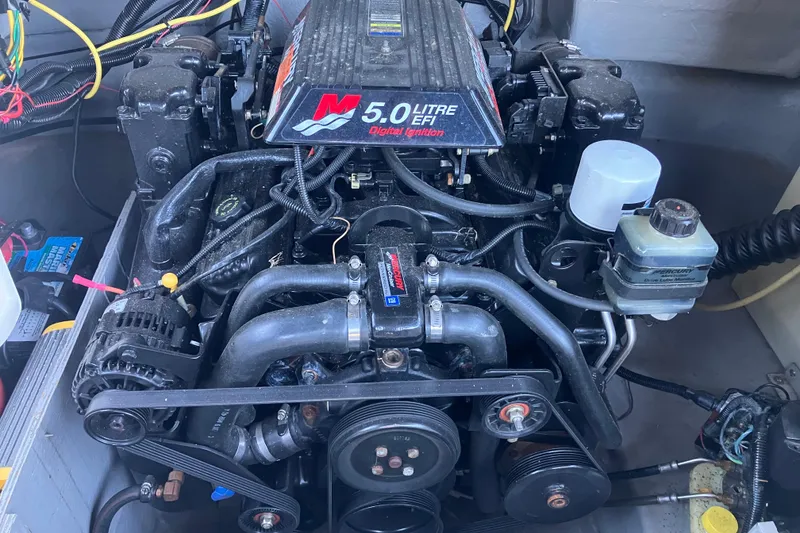 Slide: The Image of Engine of 2000 Chaparral Sunesta 232 boat, 5.0L EFI digital ignition system. - 24