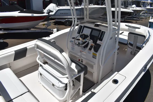 Slide: The Image of Robalo R202EX 2023 - 11