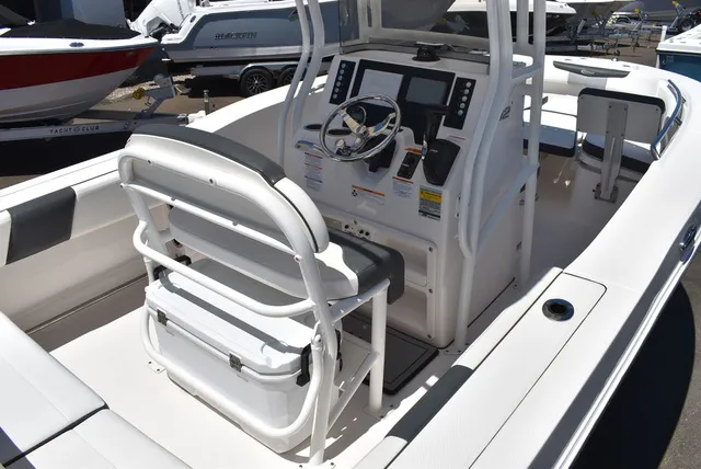 Slide: The Image of Robalo R202EX 2023 - 13