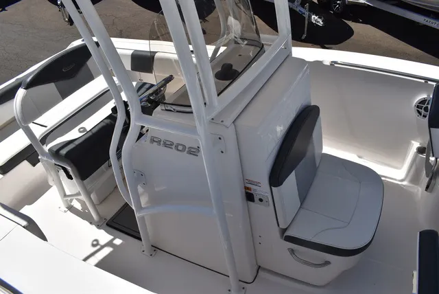 Slide: The Image of Robalo R202EX 2023 - 14