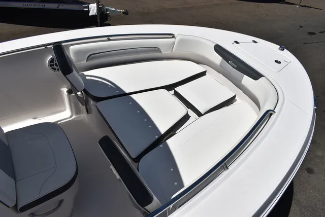 Slide: The Image of Robalo R202EX 2023 - 15