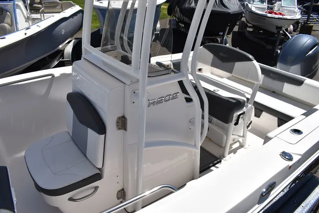 Slide: The Image of Robalo R202EX 2023 - 18