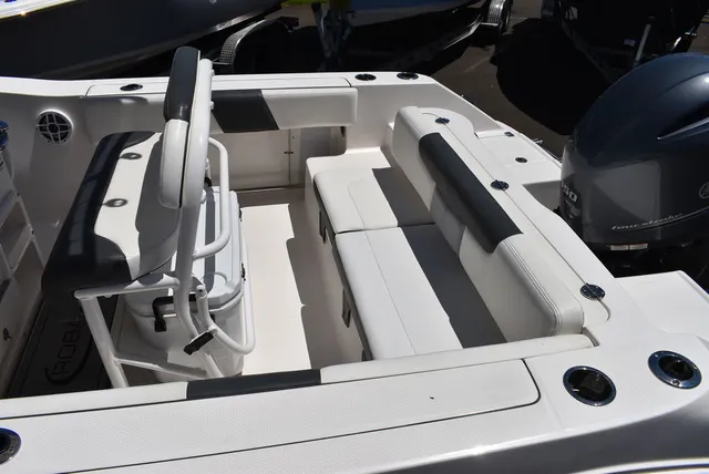 Slide: The Image of Robalo R202EX 2023 - 19