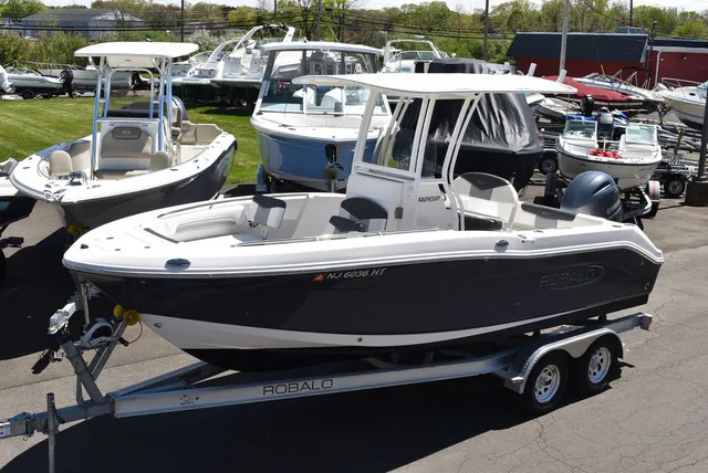 Slide: The Image of Robalo R202EX 2023 - 2