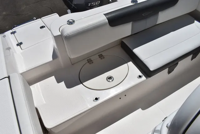 Slide: The Image of Robalo R202EX 2023 - 22