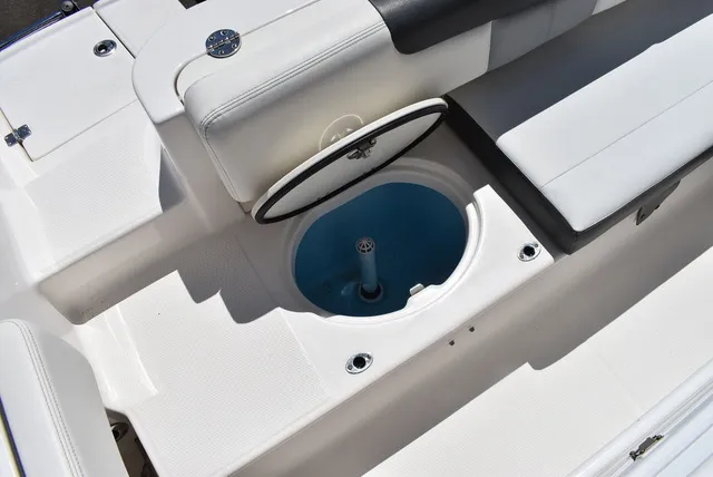 Slide: The Image of Robalo R202EX 2023 - 23