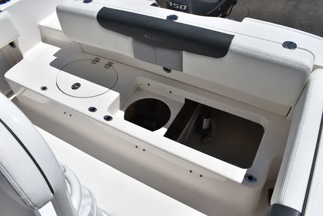 Slide: The Image of Robalo R202EX 2023 - 24