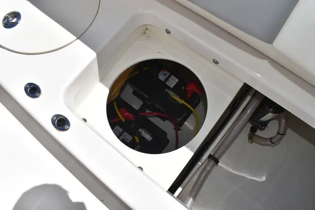Slide: The Image of Robalo R202EX 2023 - 25