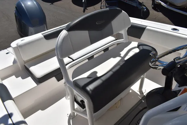 Slide: The Image of Robalo R202EX 2023 - 32