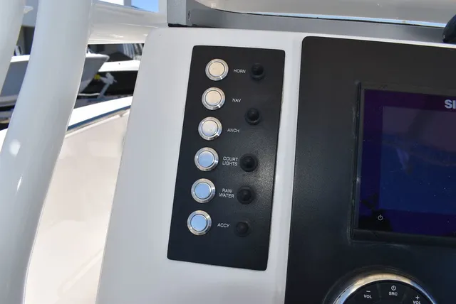 Slide: The Image of Robalo R202EX 2023 - 40