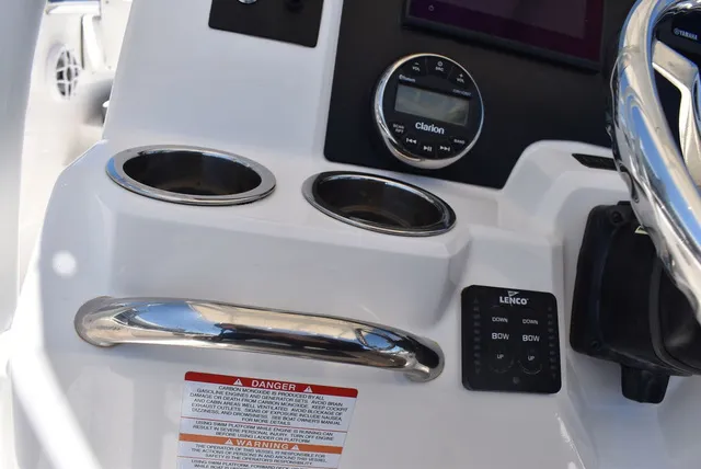 Slide: The Image of Robalo R202EX 2023 - 41