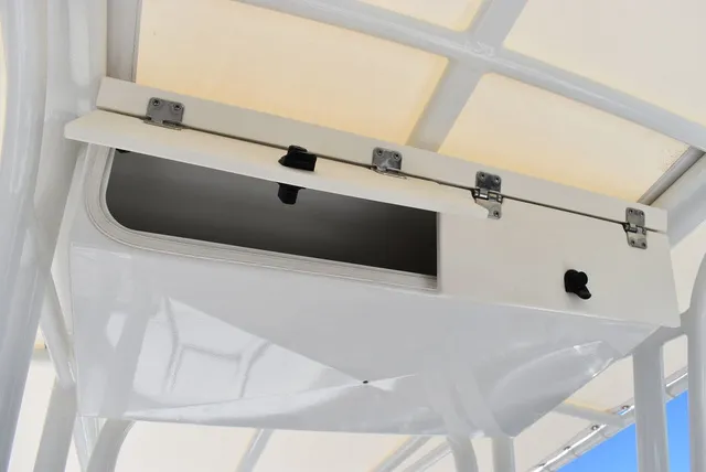 Slide: The Image of Robalo R202EX 2023 - 50