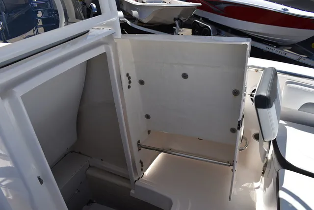 Slide: The Image of Robalo R202EX 2023 - 54