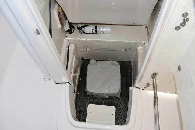 Slide: The Image of Robalo R202EX 2023 - 56