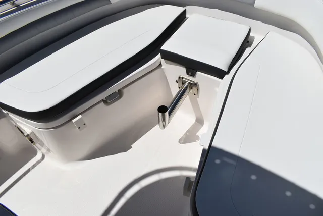Slide: The Image of Robalo R202EX 2023 - 62