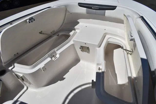 Slide: The Image of Robalo R202EX 2023 - 67