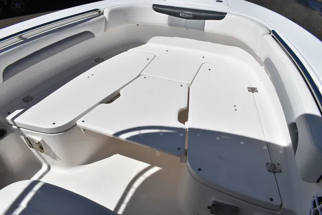 Slide: The Image of Robalo R202EX 2023 - 70