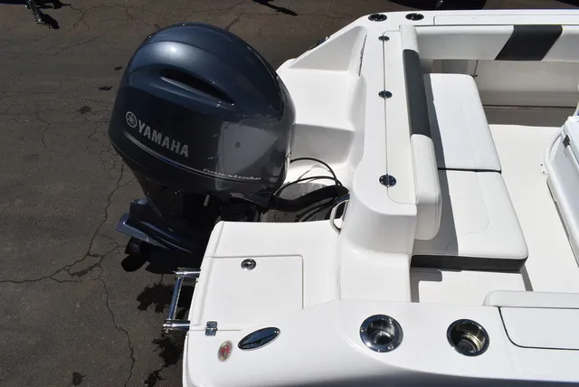Slide: The Image of Robalo R202EX 2023 - 9