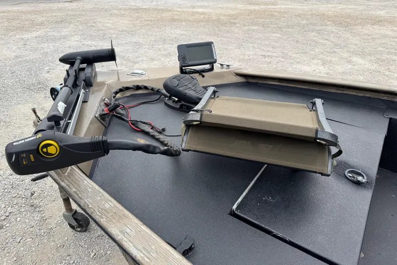 Slide: The Image of Boat deck with trolling motor and fish finder, Express X51, 2000 model. - 5