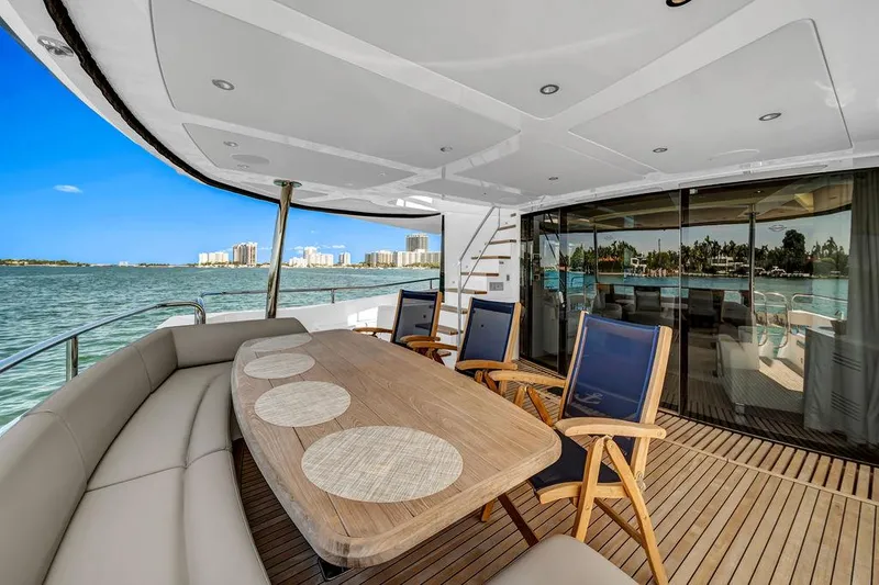 Slide: The Image of Sunseeker 86 Yacht 2021 - 64