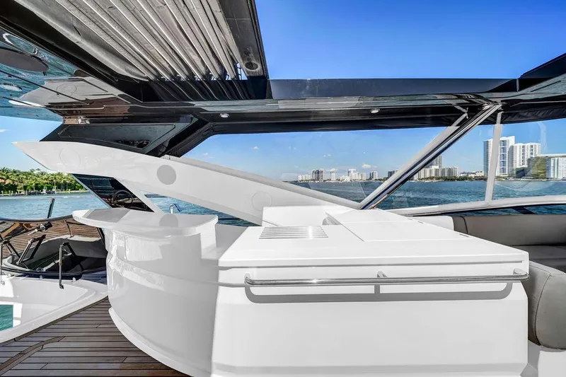 Slide: The Image of Sunseeker 86 Yacht 2021 - 75