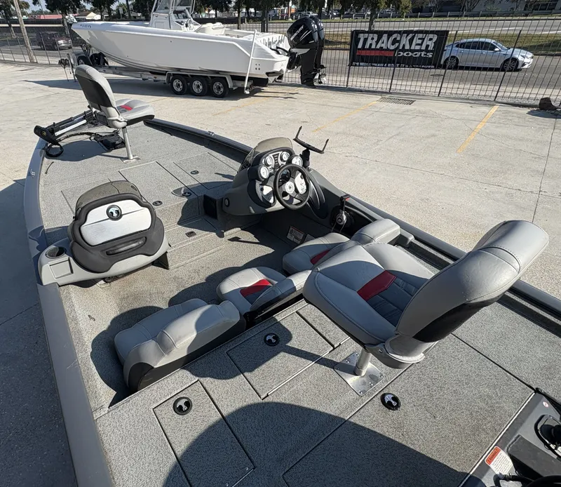 Slide: The Image of Tracker Pro Team 195 TXW 2017 - 4