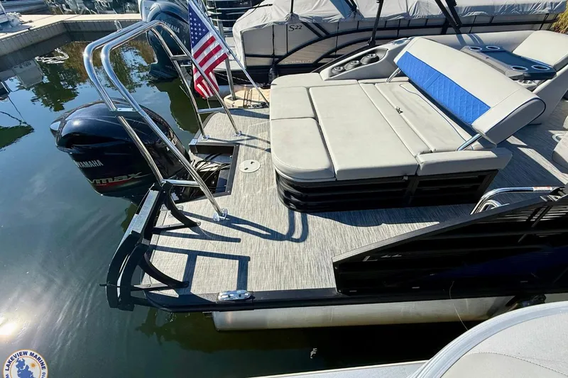 Slide: The Image of 2021 Bennington 22 LSB pontoon boat with Yamaha engine and American flag. - 9