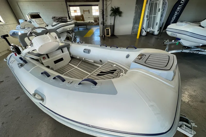 Slide: The Image of 2026 Highfield Classic 360 FCT inflatable boat in showroom, featuring sleek design and modern controls. - 7
