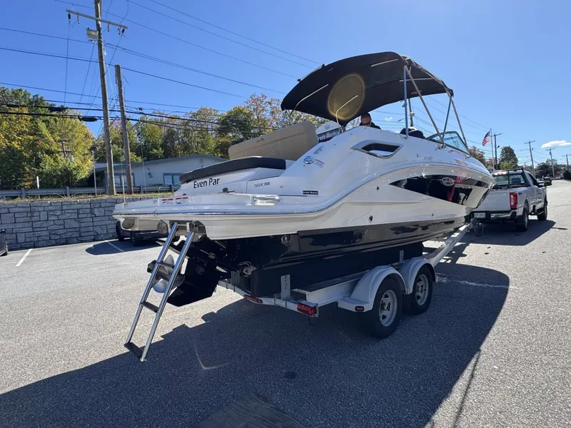 Slide: The Image of Sea Ray 250SDX 2021 - 3