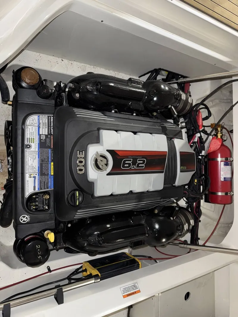 Slide: The Image of Sea Ray 250SDX 2021 - 5