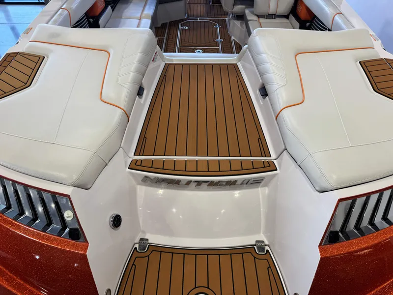 Slide: The Image of Nautique Super Air Nautique G23 2015 - 10