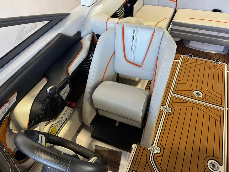 Slide: The Image of Nautique Super Air Nautique G23 2015 - 21