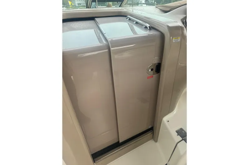 Slide: The Image of Sliding cabin door on a 2001 Sea Ray 410 Sundancer yacht. - 19